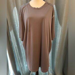 Reebox Gray Men’s Dry Fit Shirt  Size 3XL. Pre loved in good condition